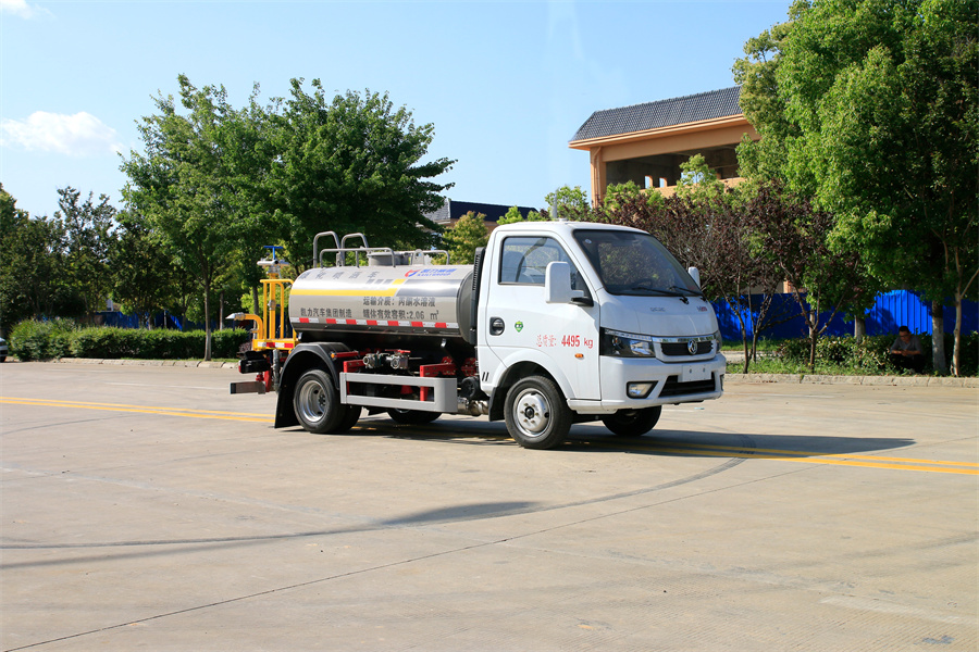3噸灑水車-東風途逸國六3立方藍牌灑水車  凱力