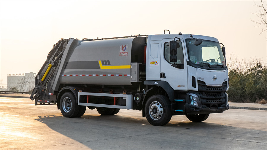 15方18噸柳汽M3壓縮垃圾車(chē)4500軸距 凱力新款做工